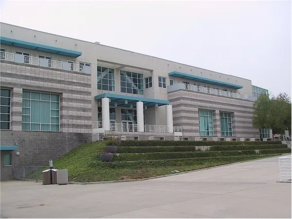 UC San Diego edges Long Beach State 77-74 at home as Dengdit posts 18-point double-double