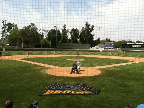 Top-ranked UCLA baseball opens 2026 with comeback win over UC San Diego at Jackie Robinson Stadium