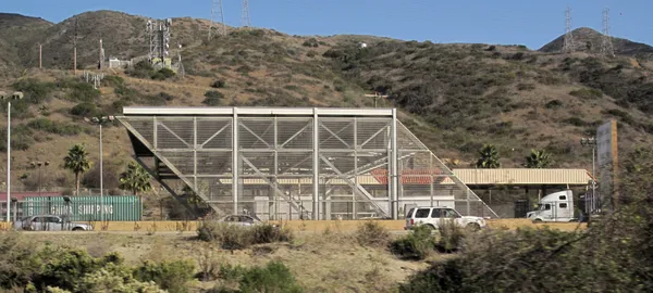 Jackknifed Semi-Tractor Trailer Blocked Three Northbound I-5 Lanes in Oceanside, Disrupting SR-76 Traffic